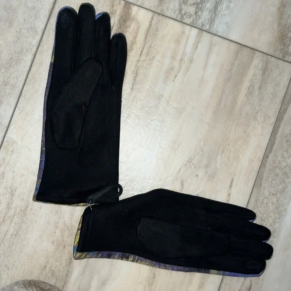 Gloves - Picture 2 of 5